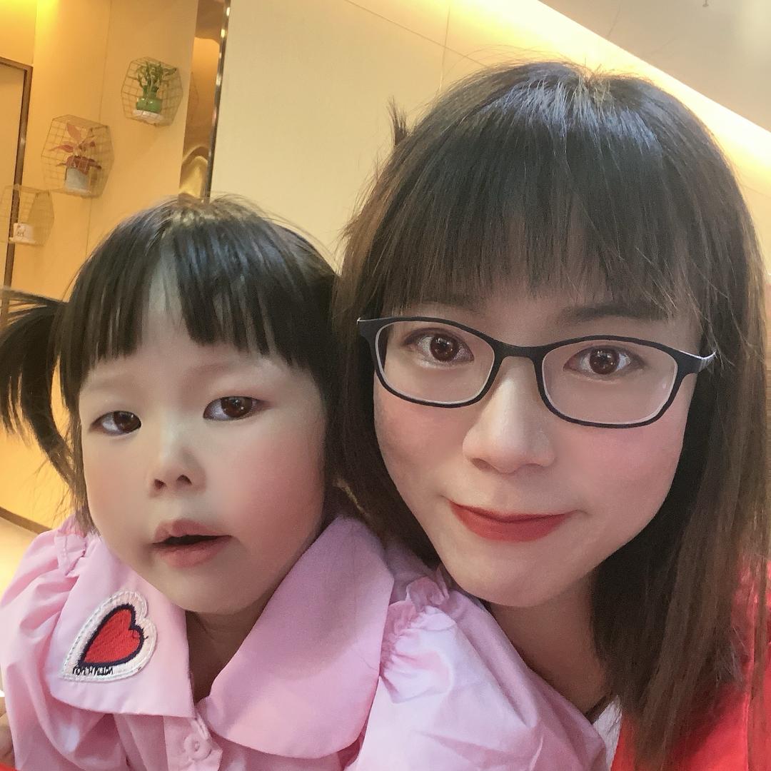 郑郑爱健身