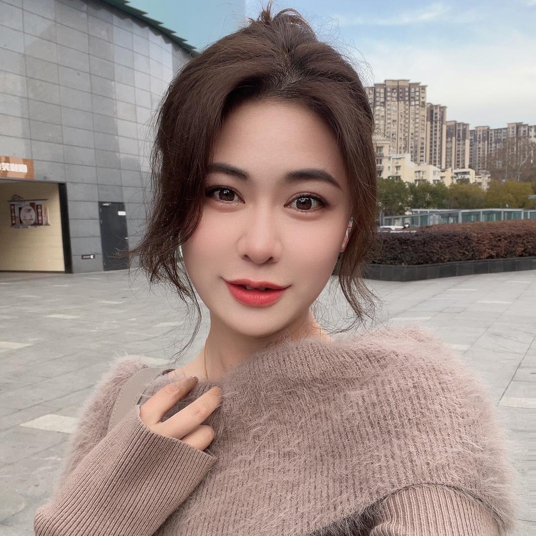请叫我知夏。