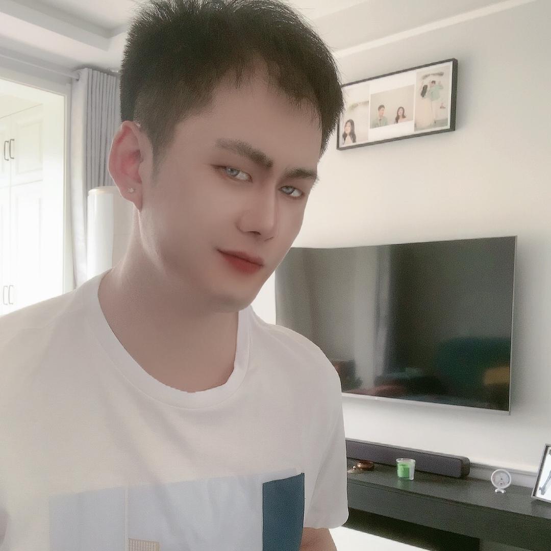 开坦克的舒克