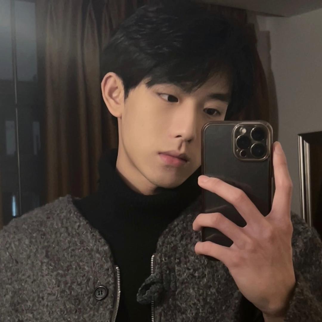 杨旭.