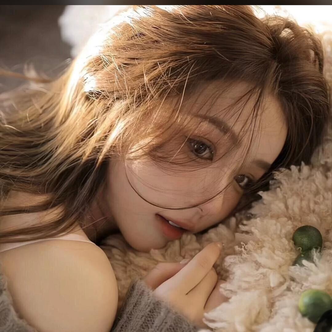 美女也会emo