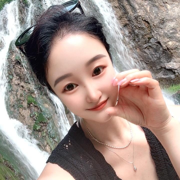 柒柒.