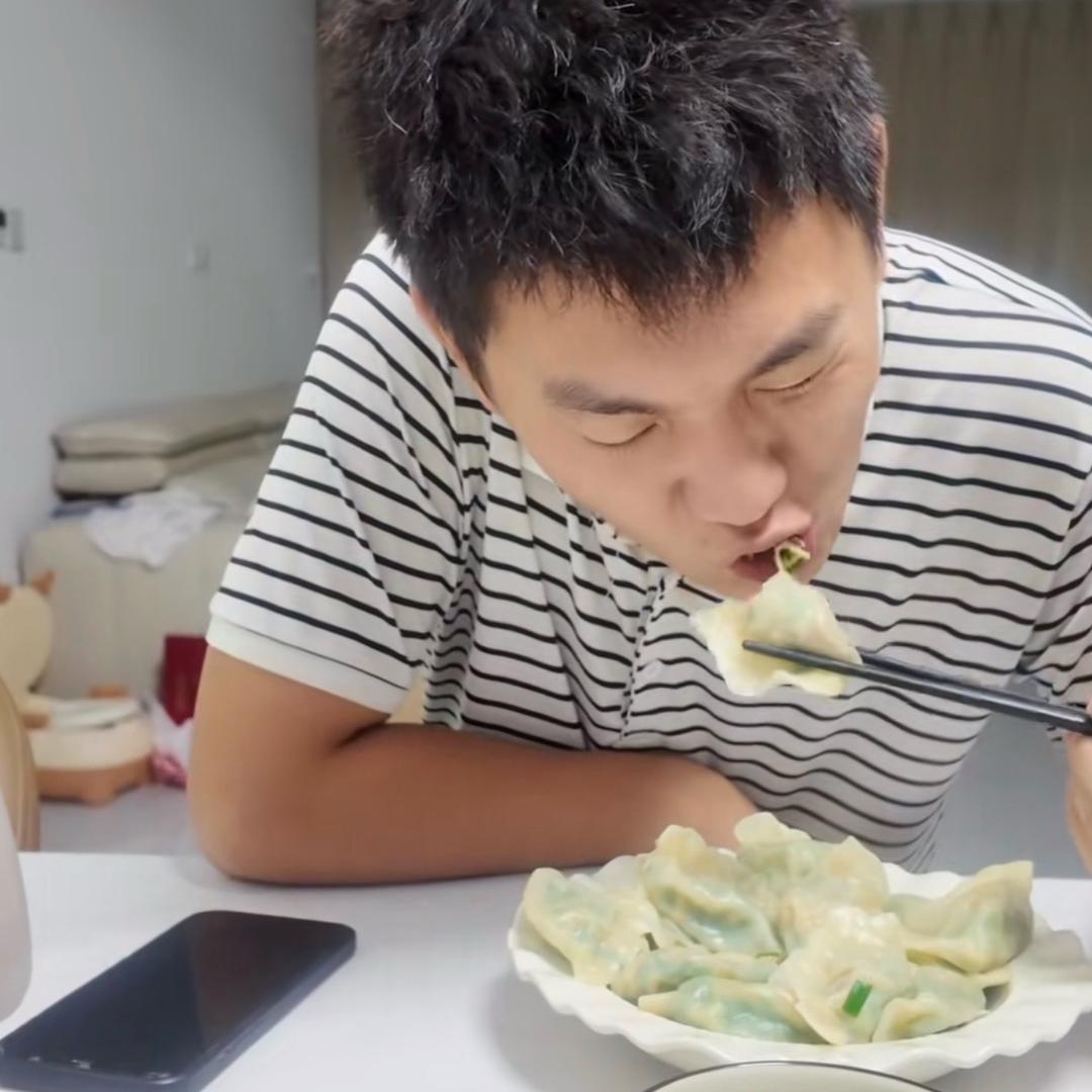 阿浩吃吃吃