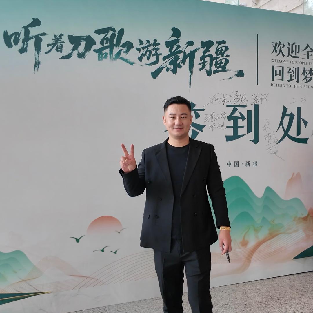 世 豪 哥