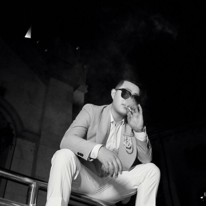 油腻大叔👨🏻‍🦱