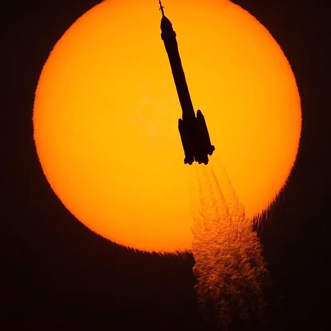 走时满身月，归时漫天星