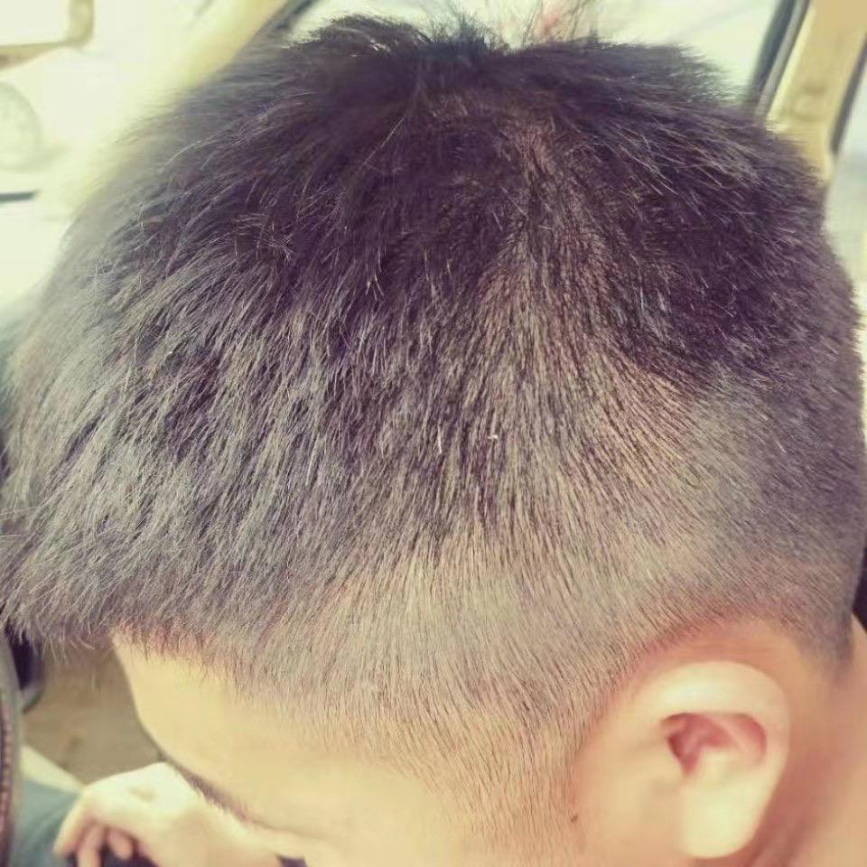 东东事故车钣金精修团队小张