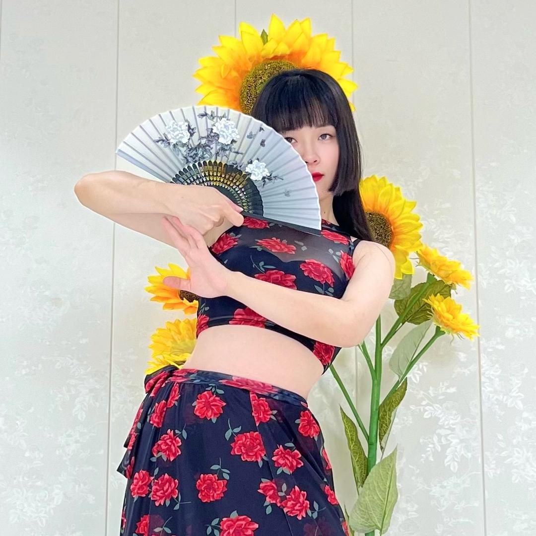 天上的姿态美