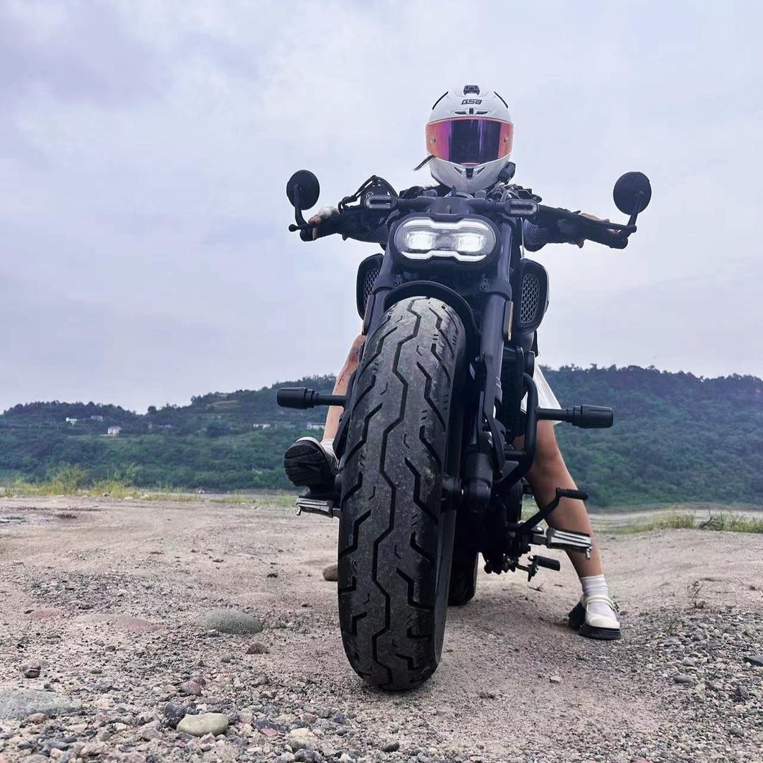 小熊骑车不摔跤