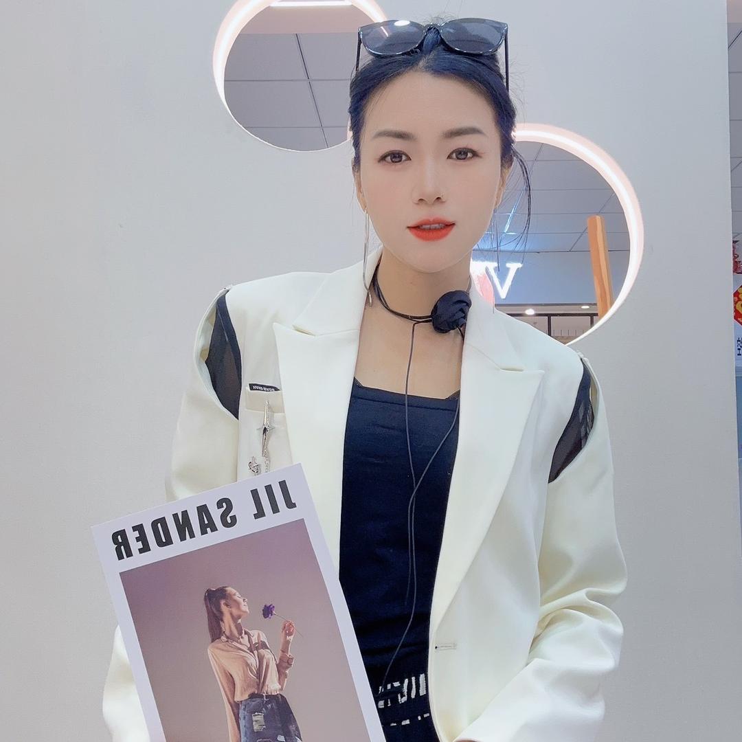 小花穿搭博主