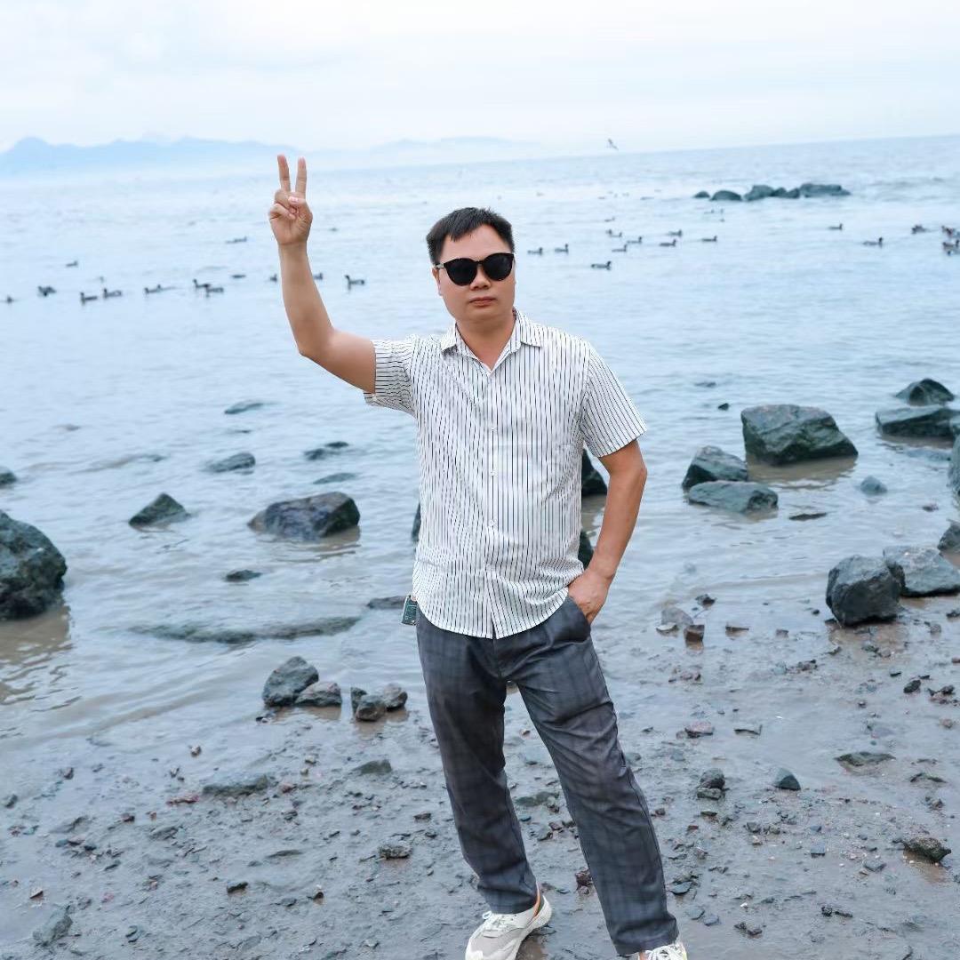 农村斌哥收野生菌子和马峰