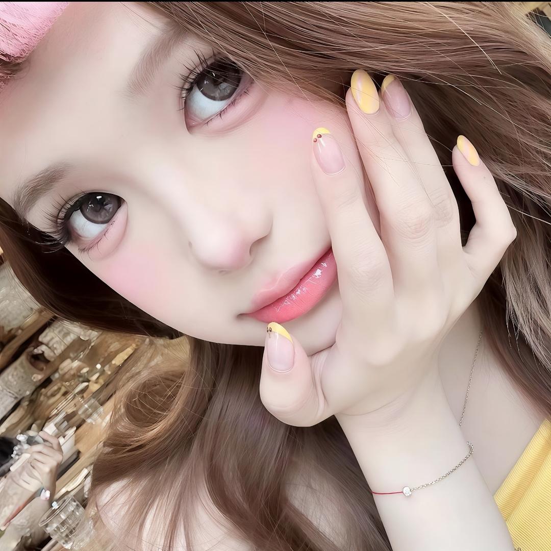 在吃泡芙