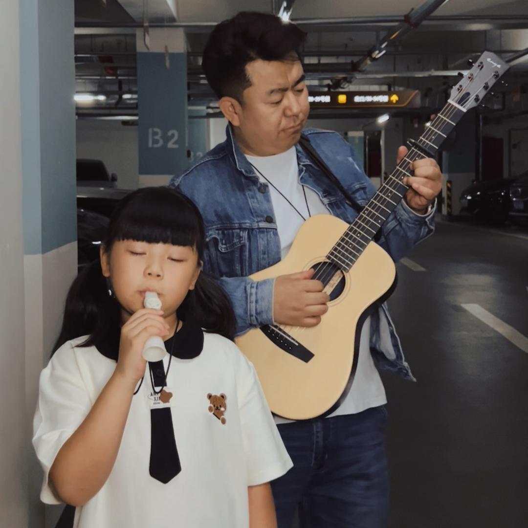 李老丝与小跟班