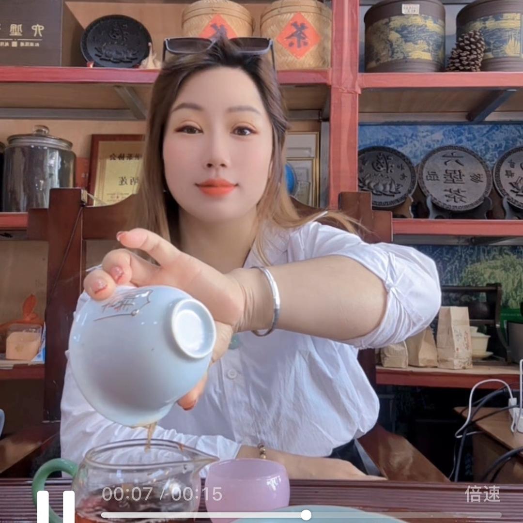 黄小姐六堡茶零售、批发丽港店（长荣茶庄）