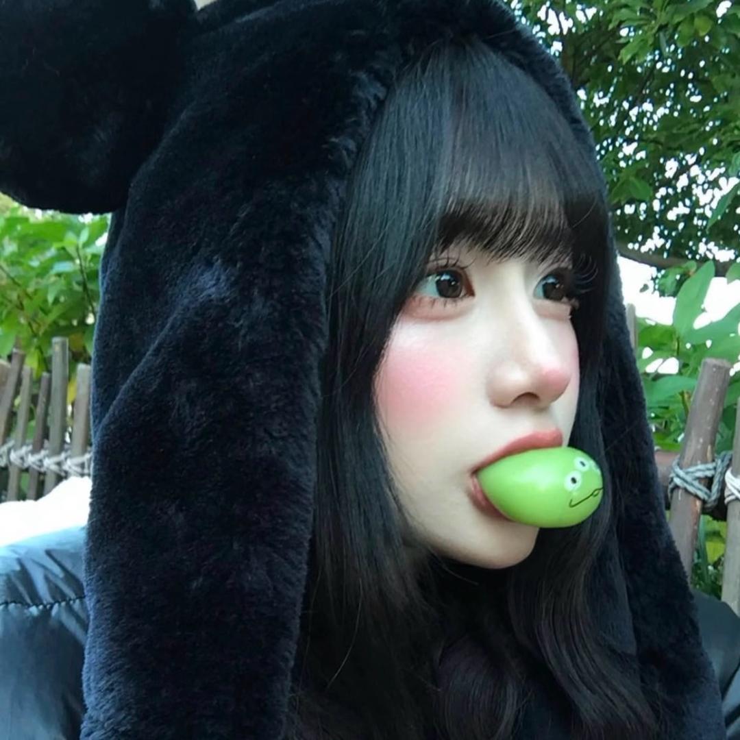 小比了个熊