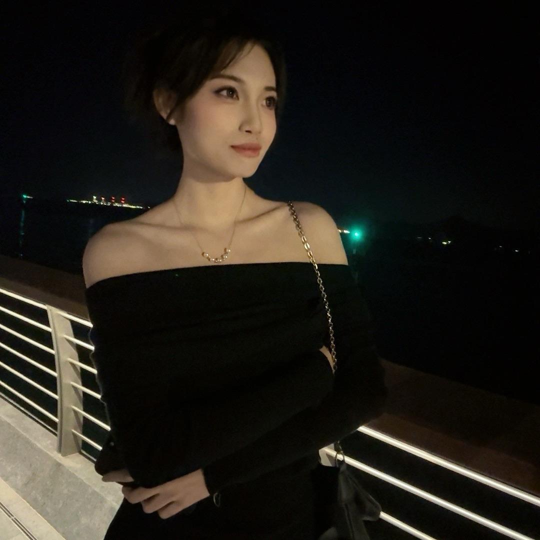 一朵帅气的白云