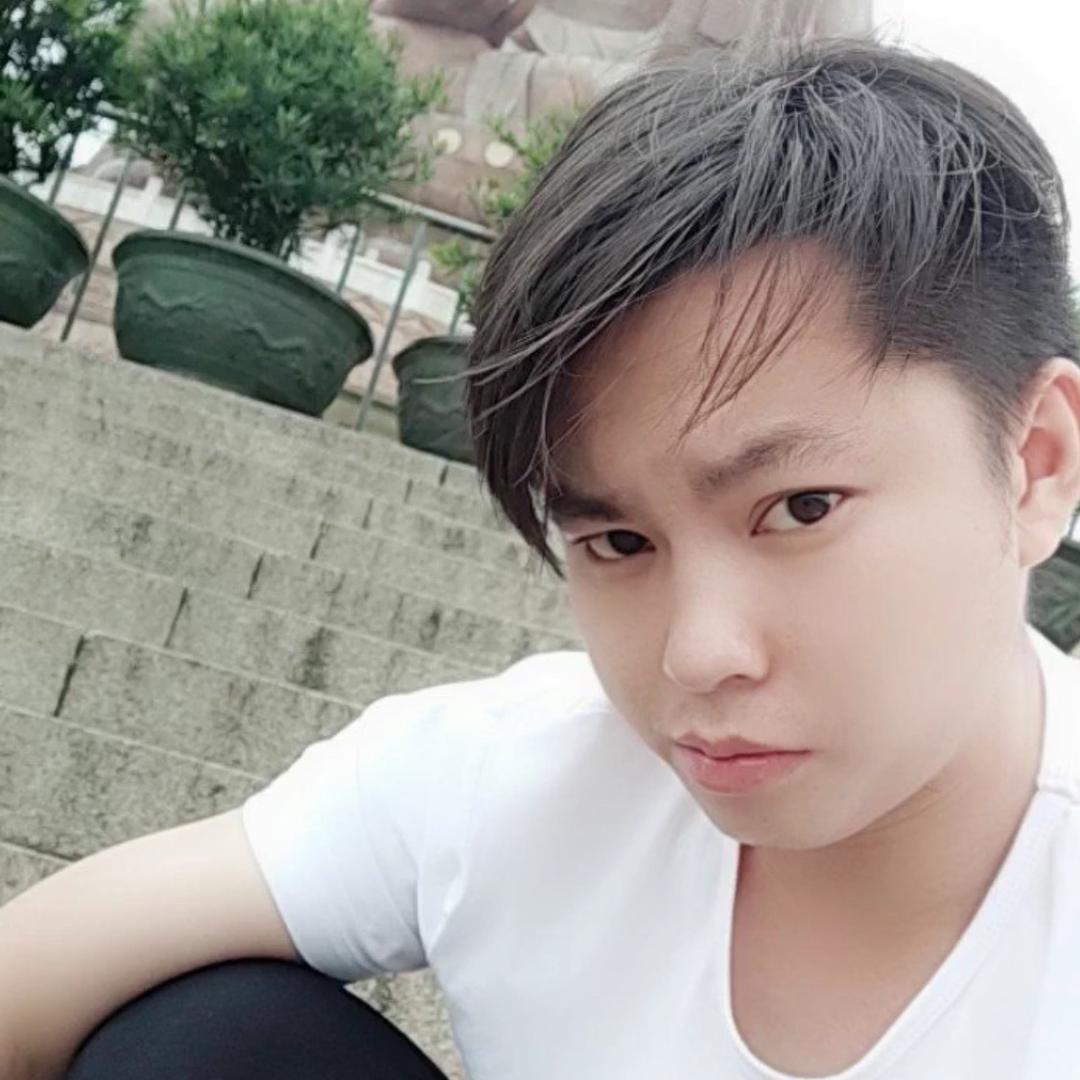 এ᭄ꦿ阿龙এ᭄ꦿ