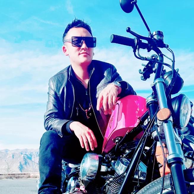 做二手车。朗扎