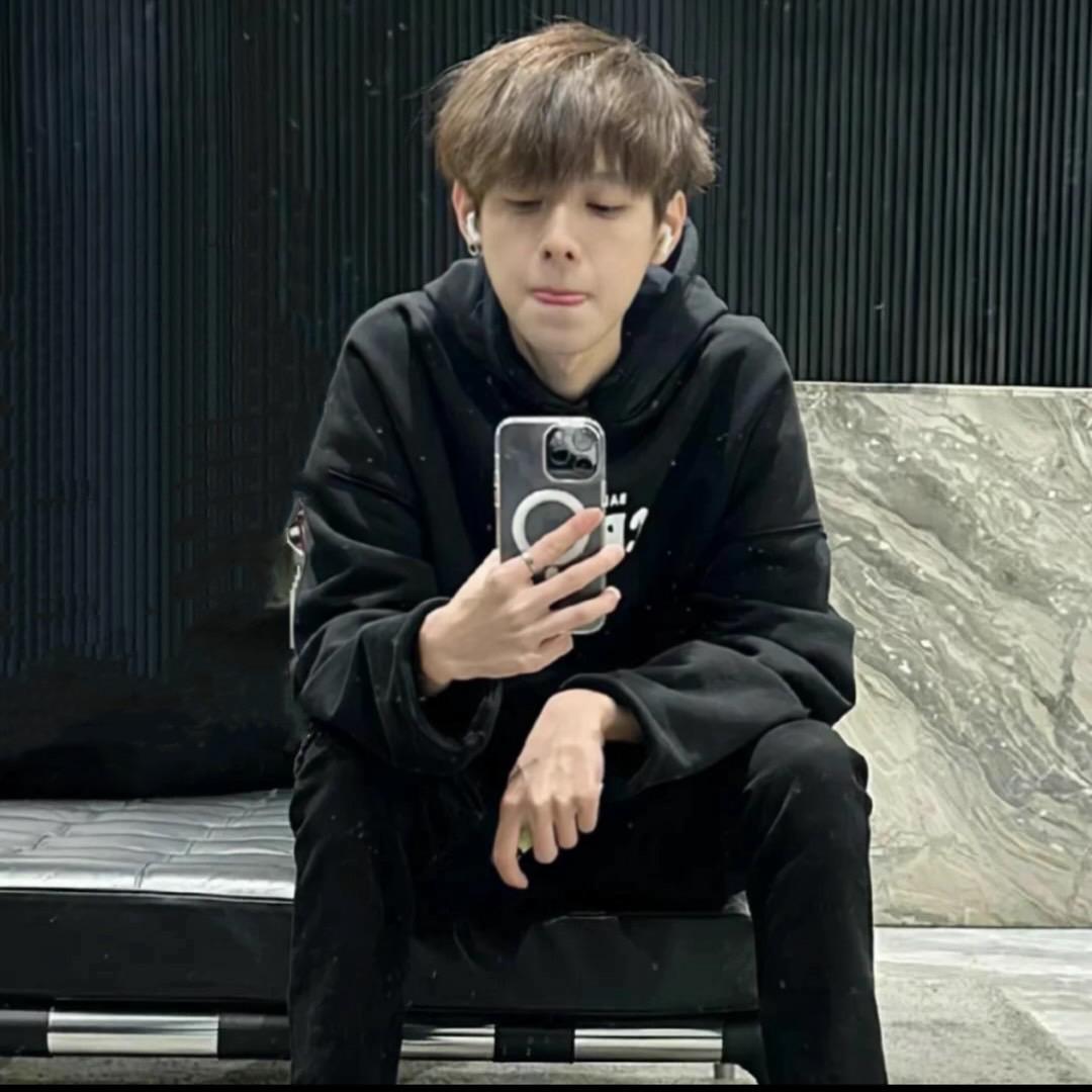 顾久.