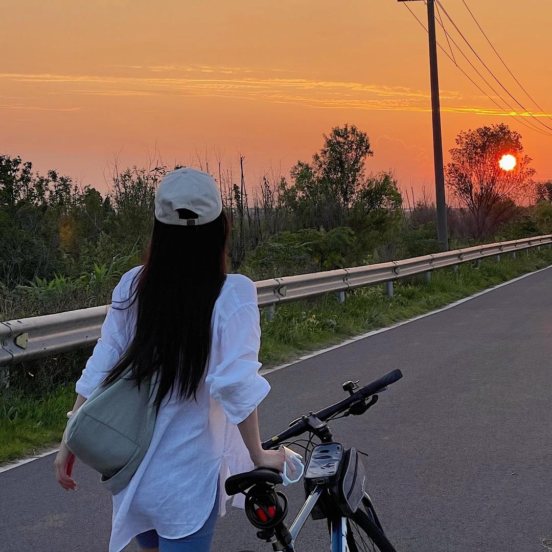 初一.