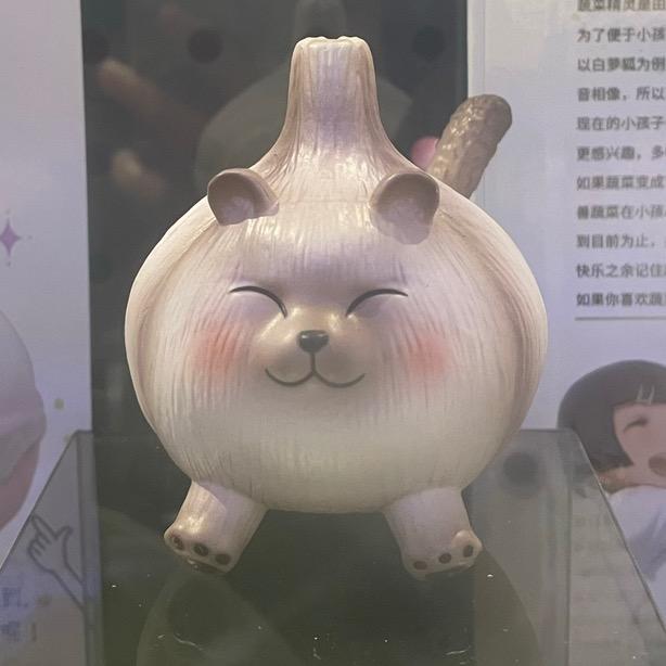 娃娃菜在地里拔萝卜