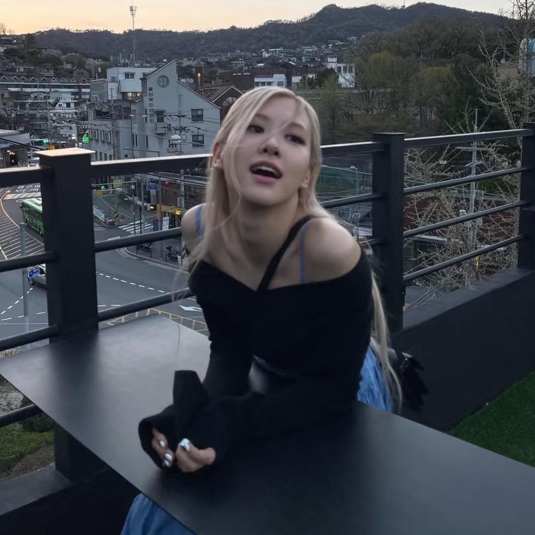 吻詩屿狗^