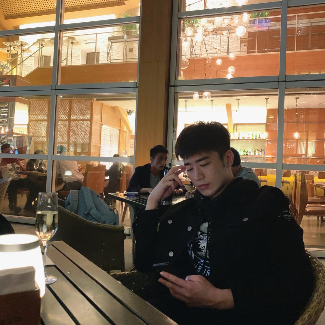 D 皇