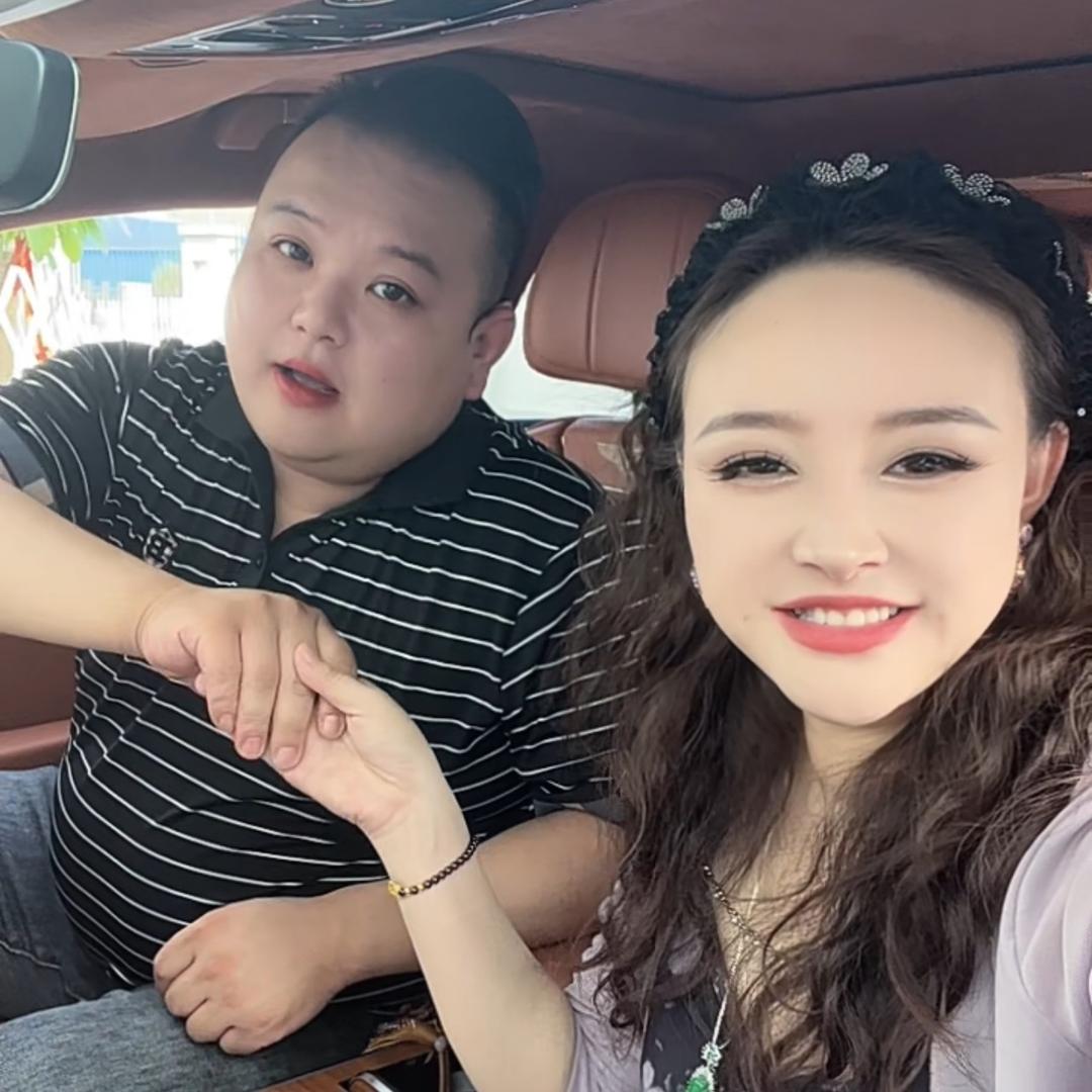 肉肉爱胡姐(相差15岁)