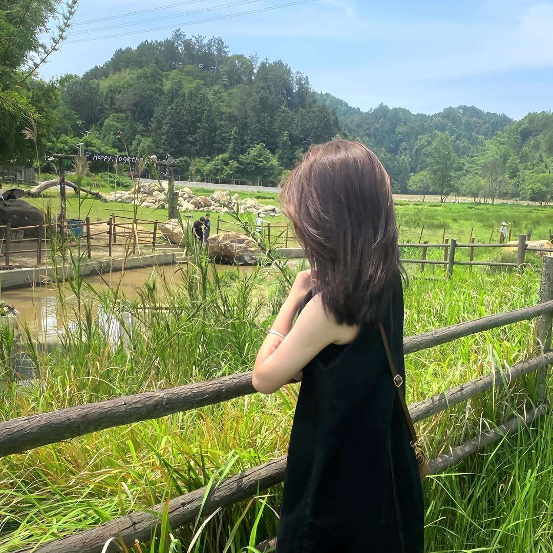 娜娜爱笑