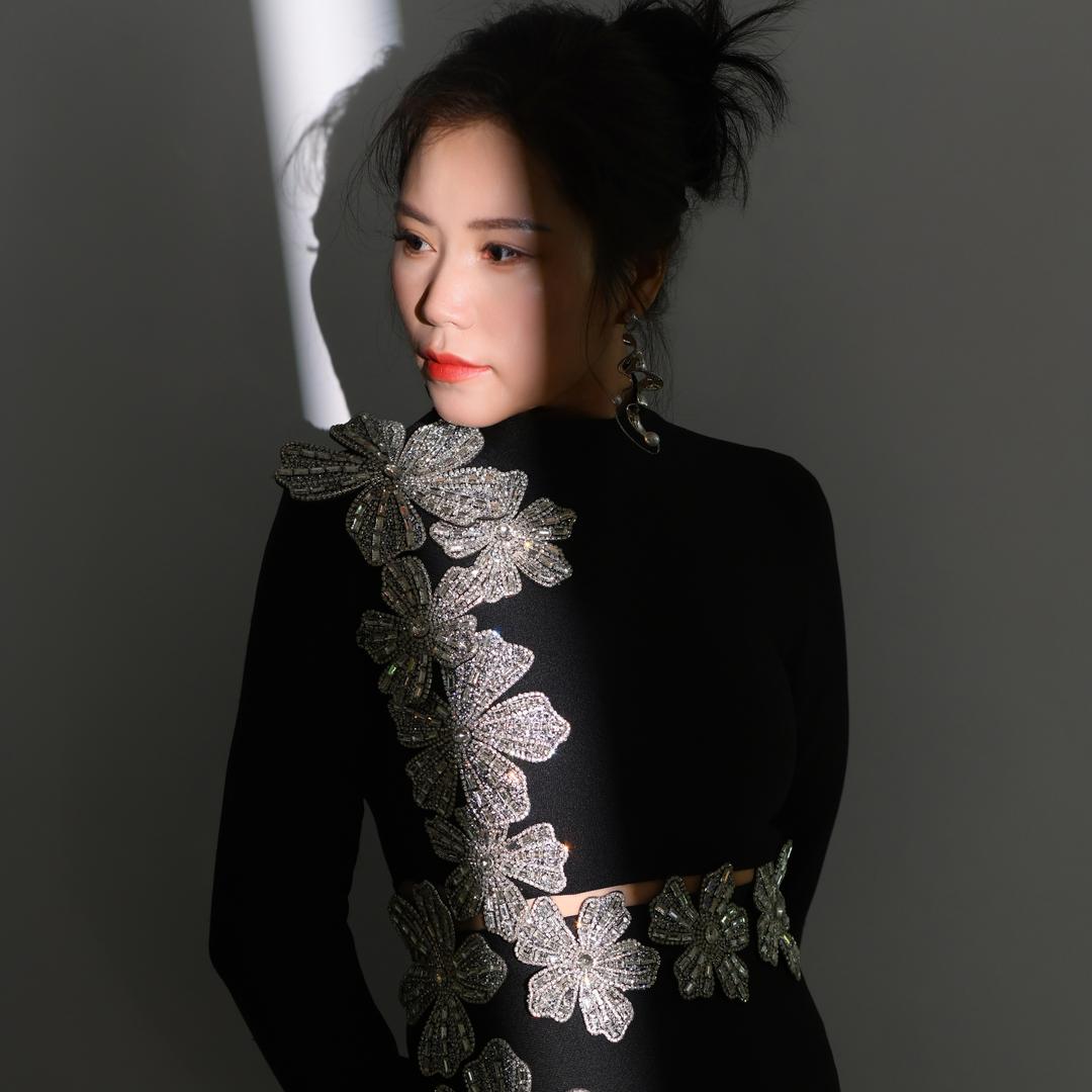 月伴夫人大码菲菲