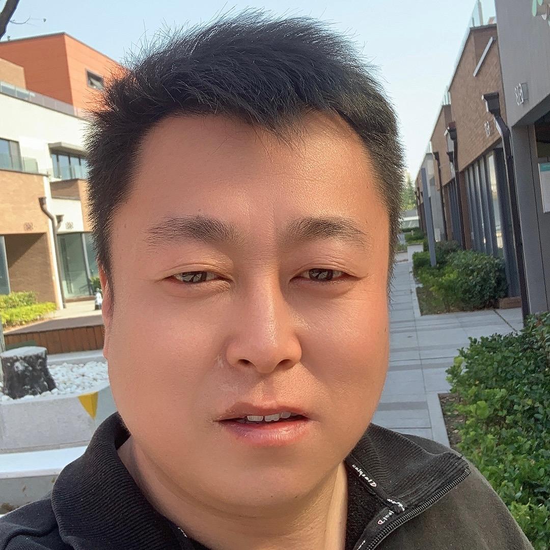 张震