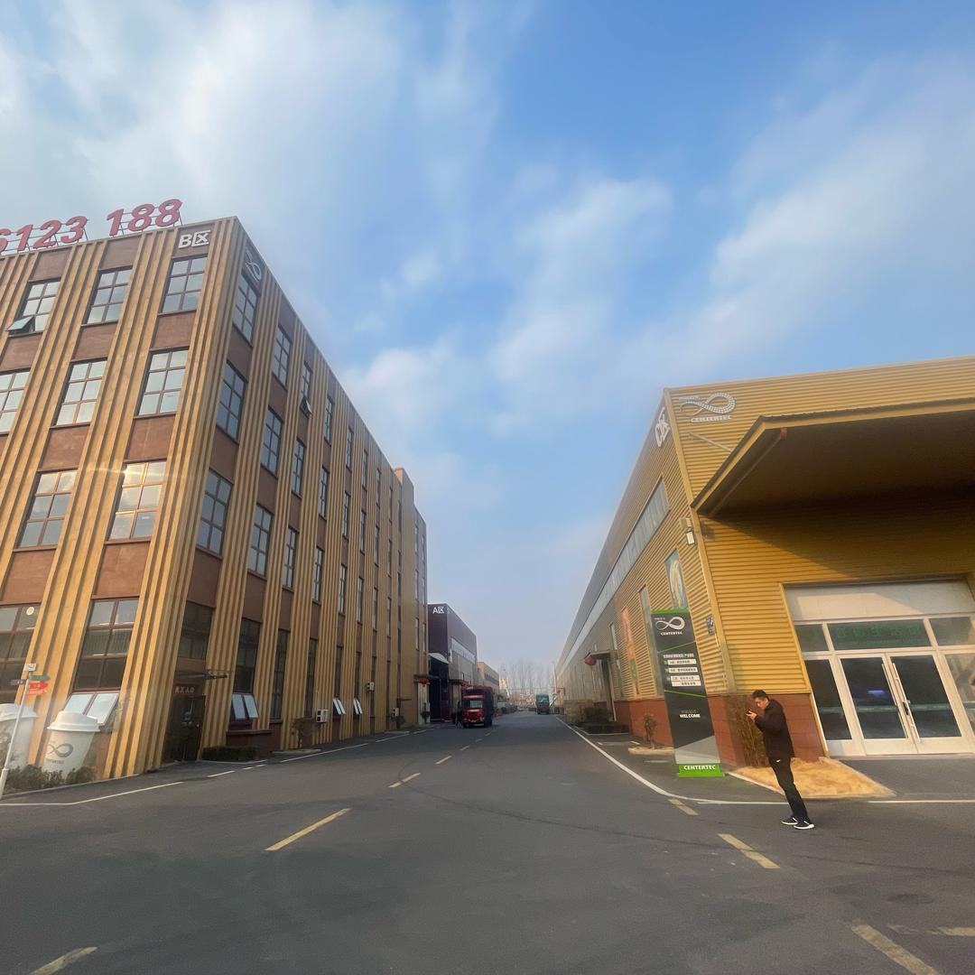 熊出没户外装备直播间