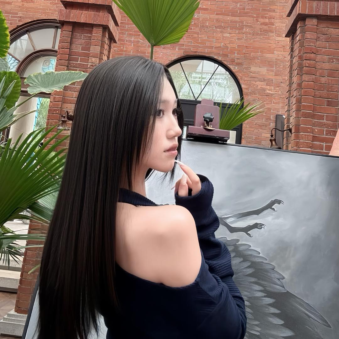 空山松子落.