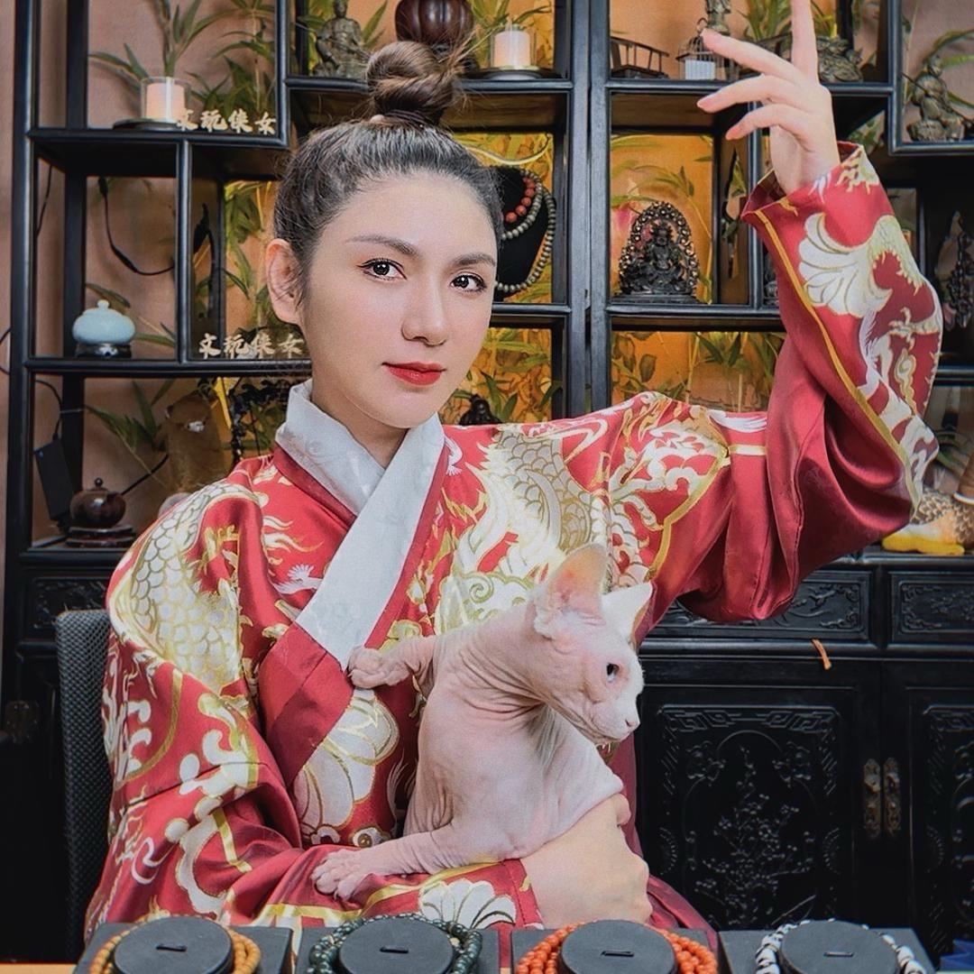 文玩女侠慧慧万象阁