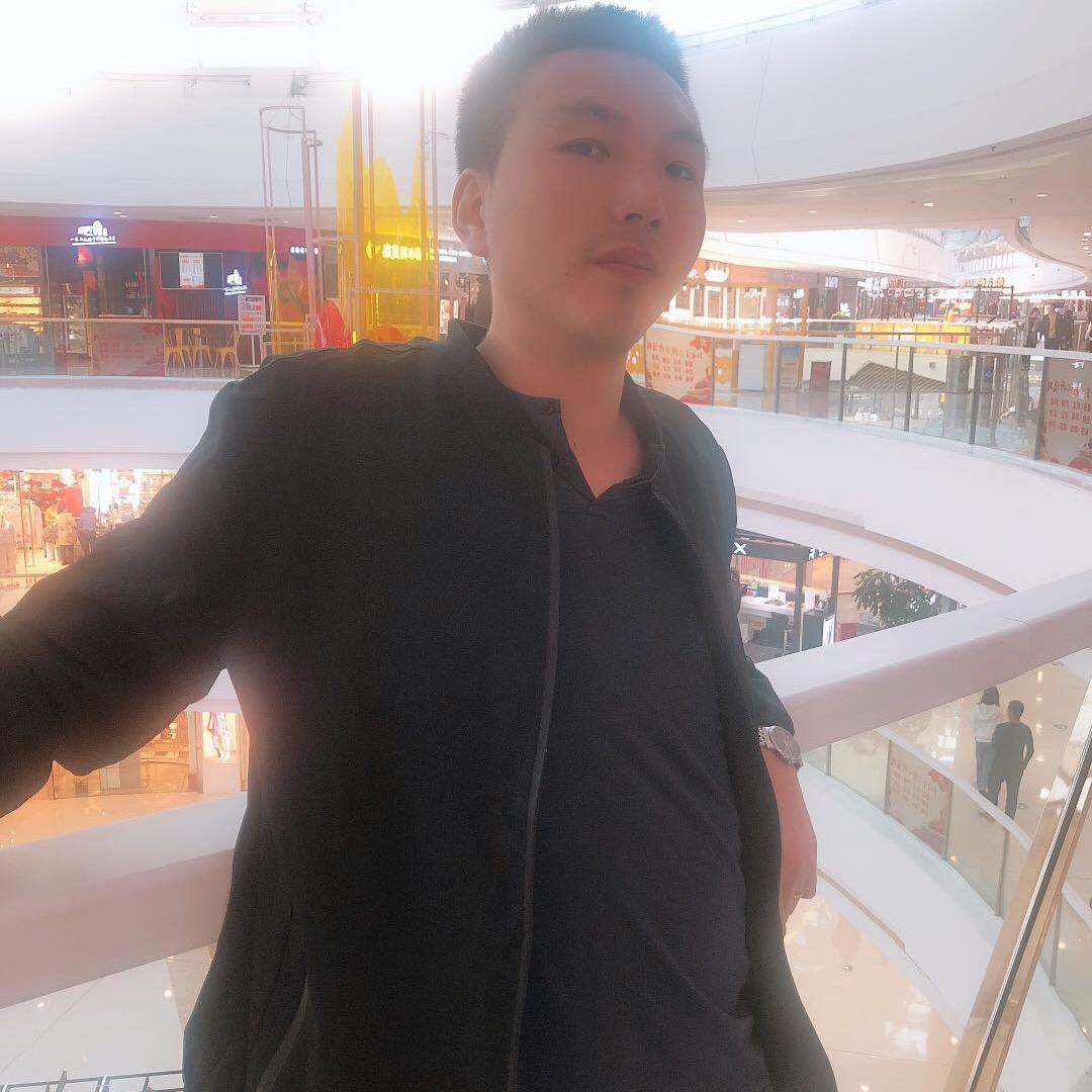 坦荡小亮哥