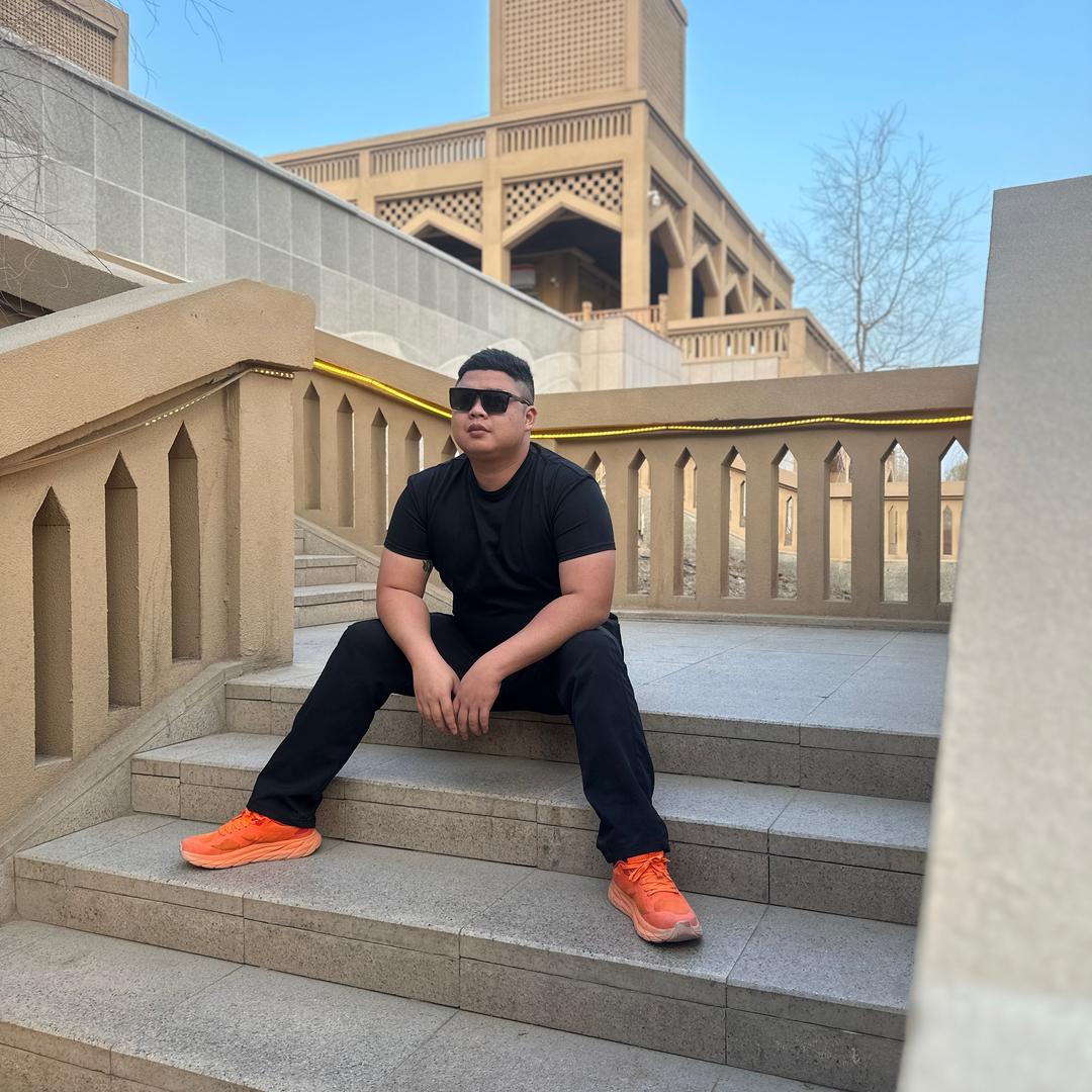 卖线阵的小哥哥（侯梓灵）