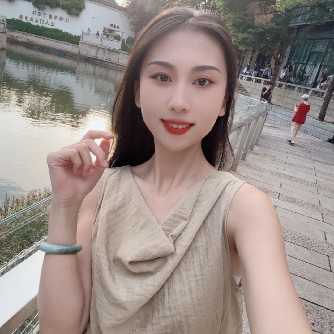 侯丽娜（渝川红鲜肉火锅）