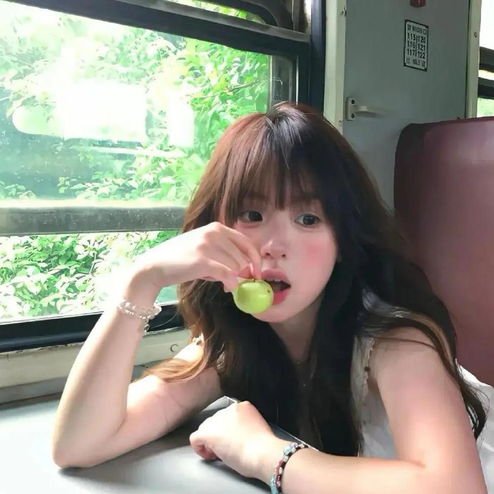 偷看你一眼