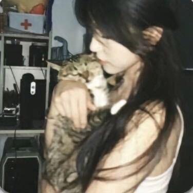 她