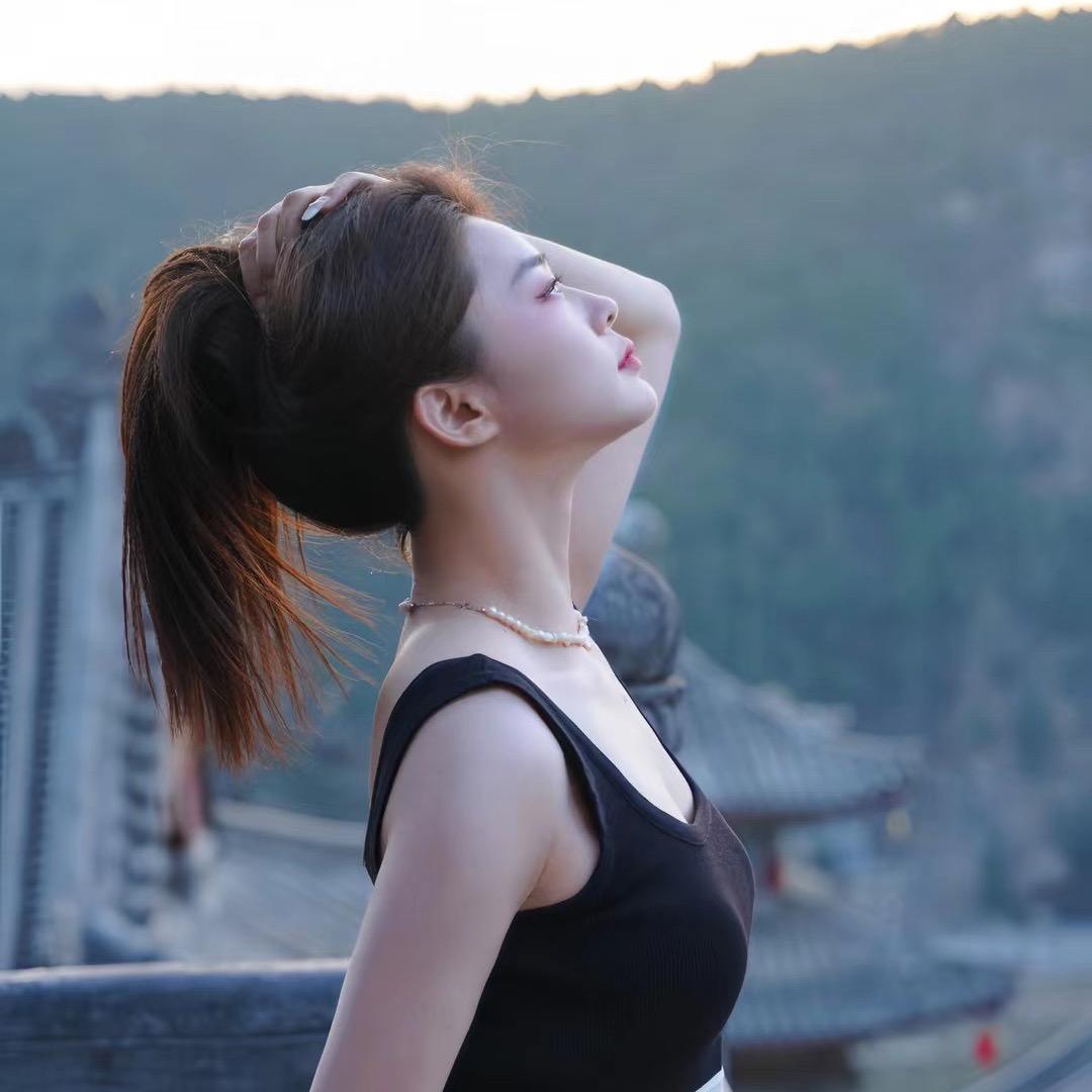 茜茜穿什么