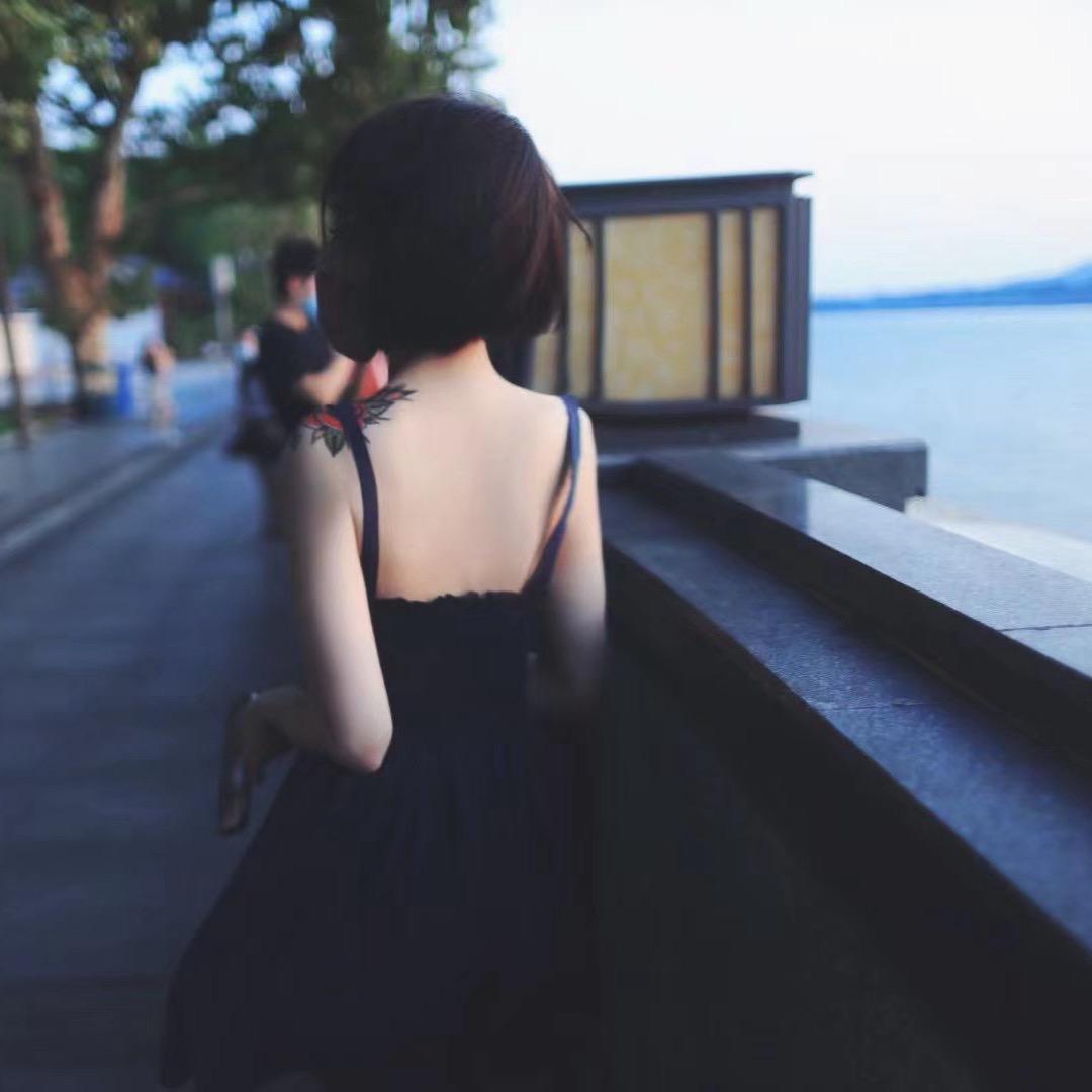 这里