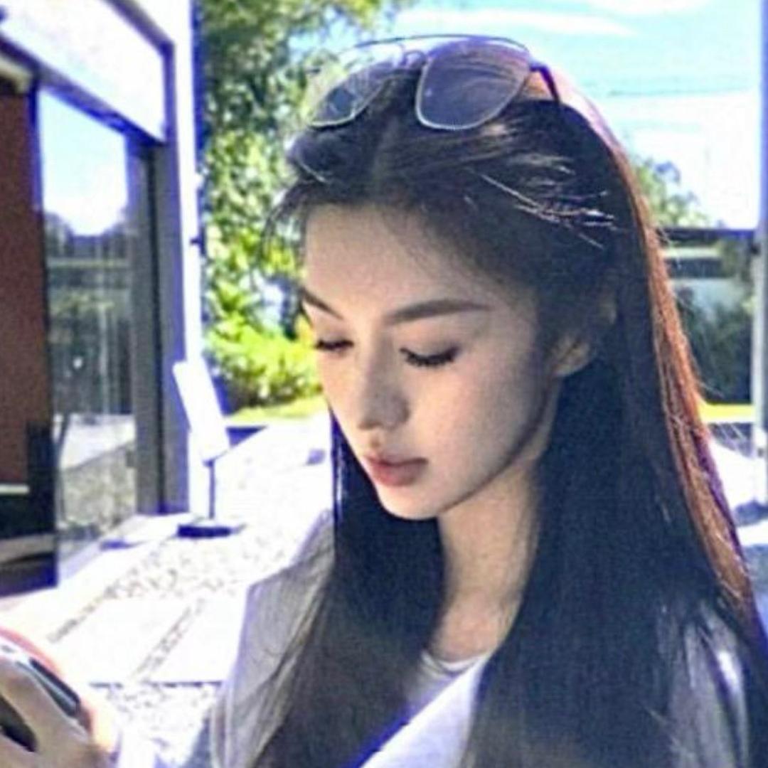 伊^