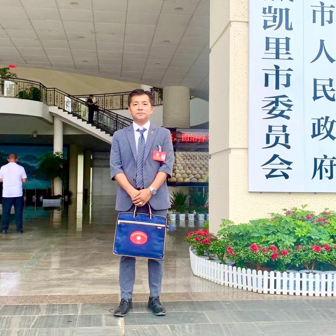 万小五