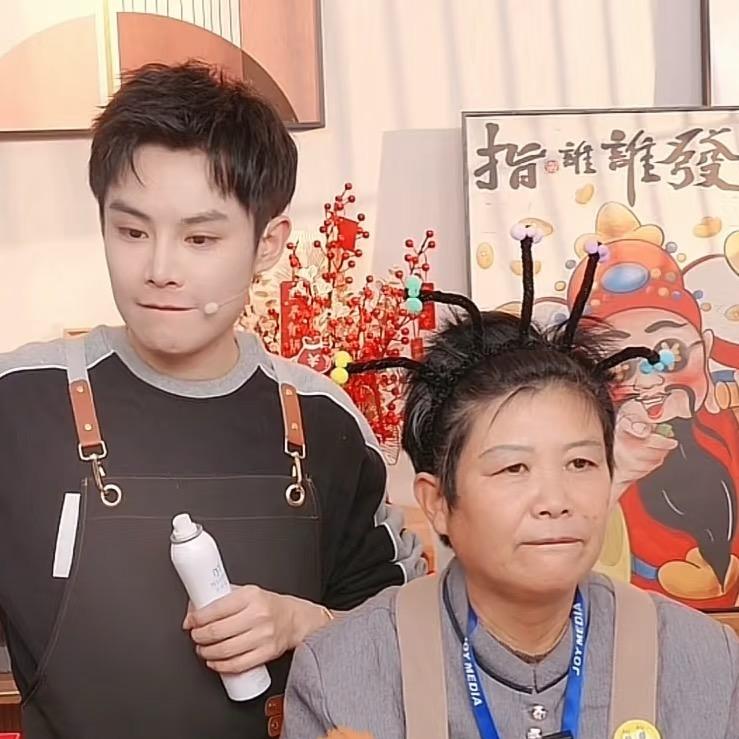 毛毛姐和阿姨直播助理