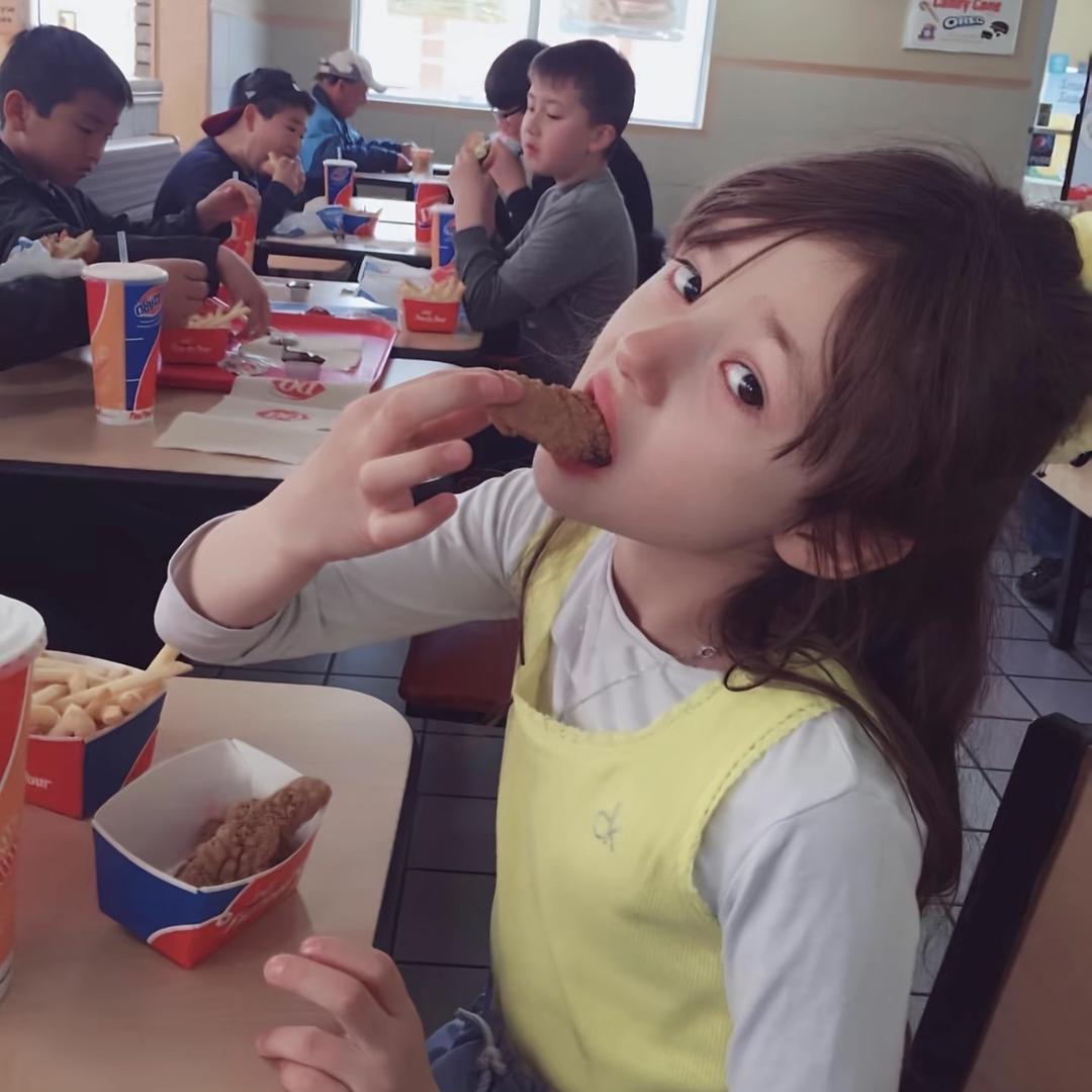 小魚困困.