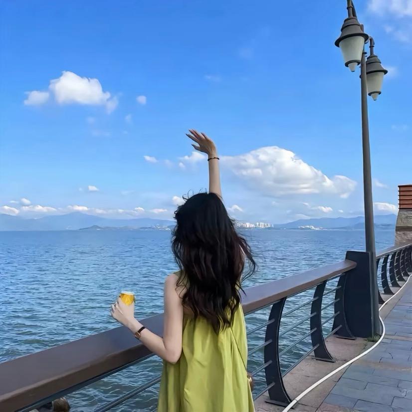 小何同学