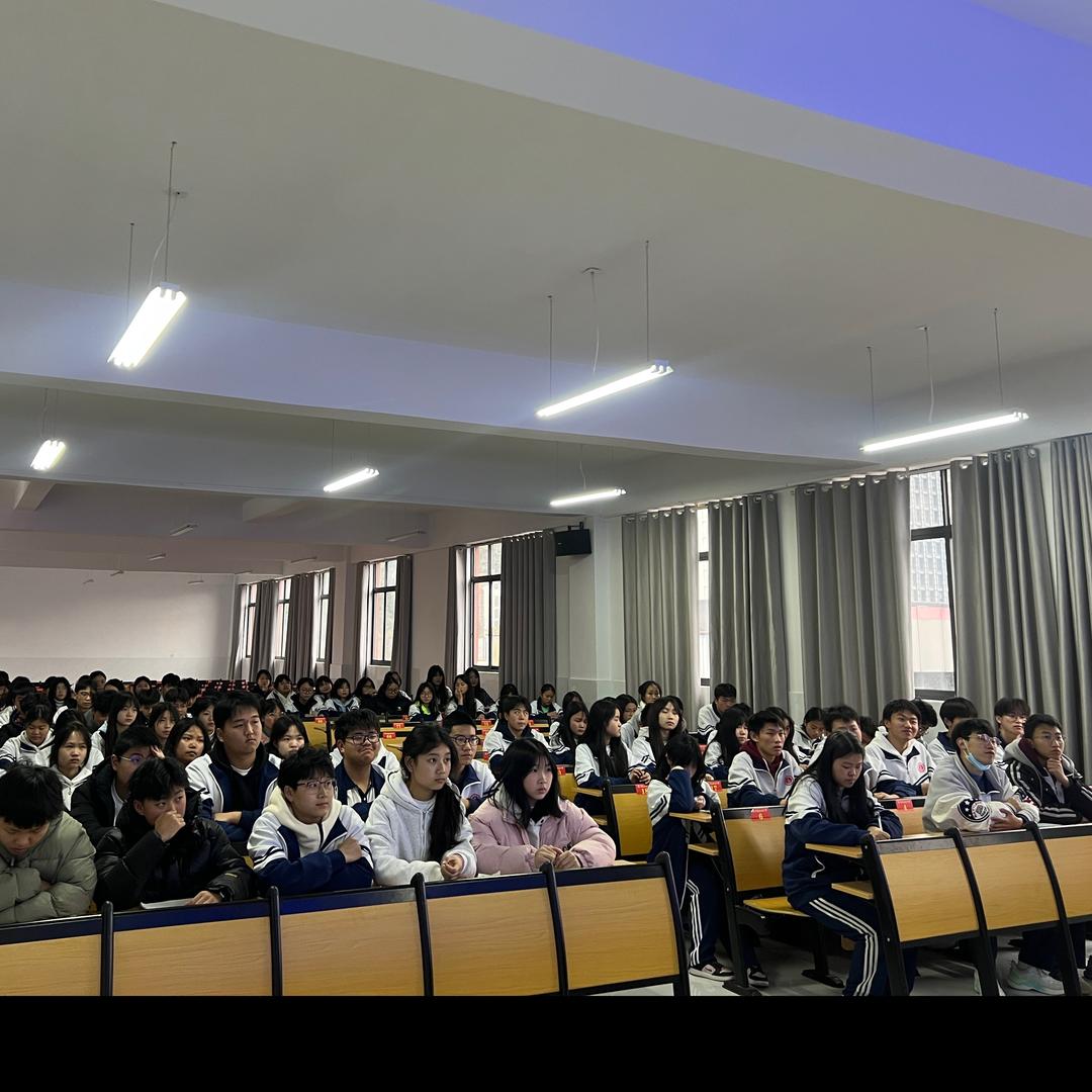 自强中学石头剪刀部