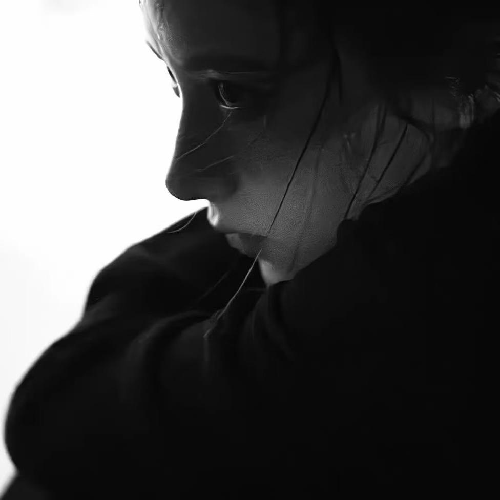 Unhappy。