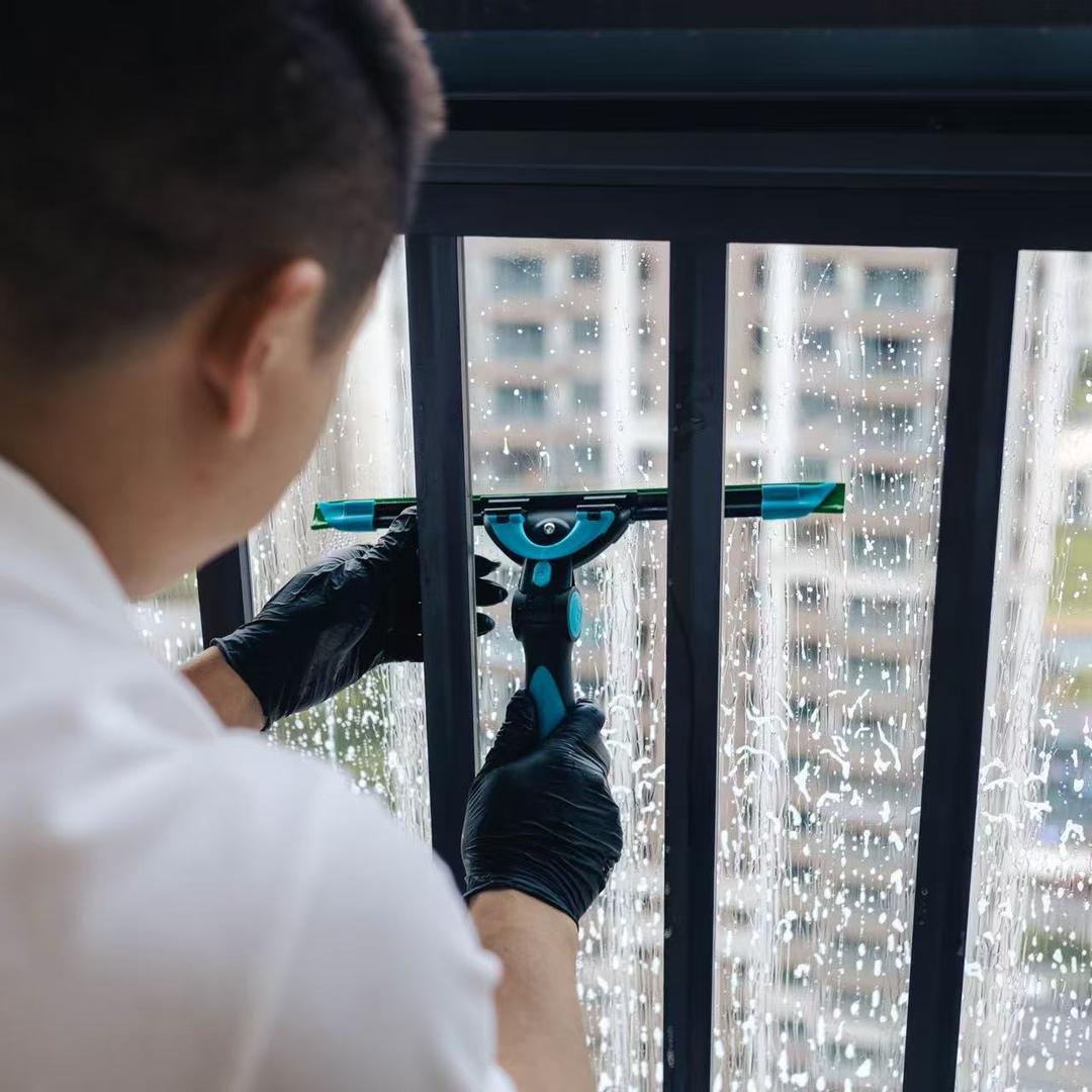 泸州爱擦玻璃的张班长（健哥家政）