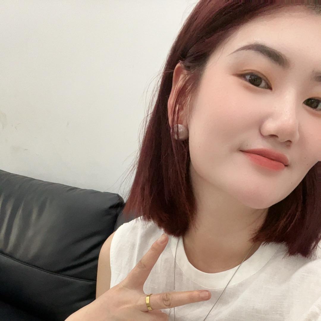 一家美发店的老板娘